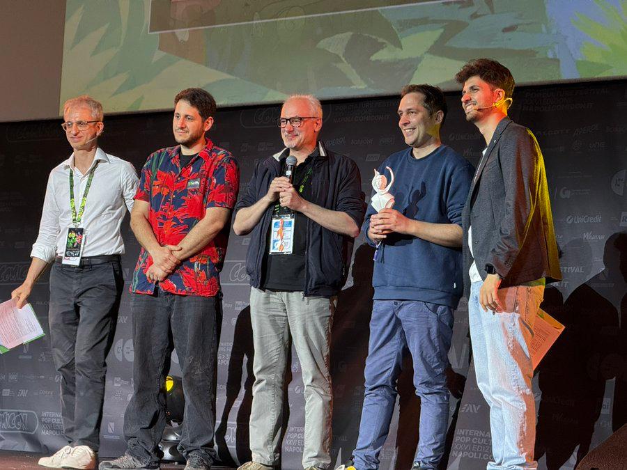 Foto di gruppo alla cerimonia del Premio Micheluzzi